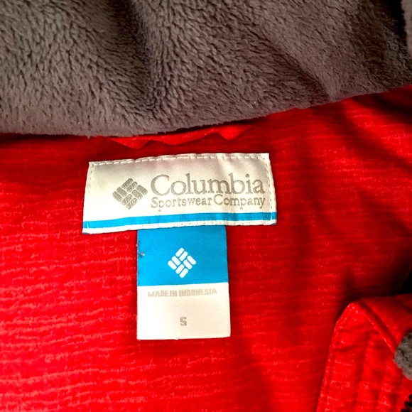 Columbia Red winter jacket in very good condition. - Picture 2 of 2